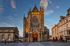 La Cathédrale depuis la Place Jean Paul II Tableau sur toile: 100x75 cm  Tarif promo: 59 euros